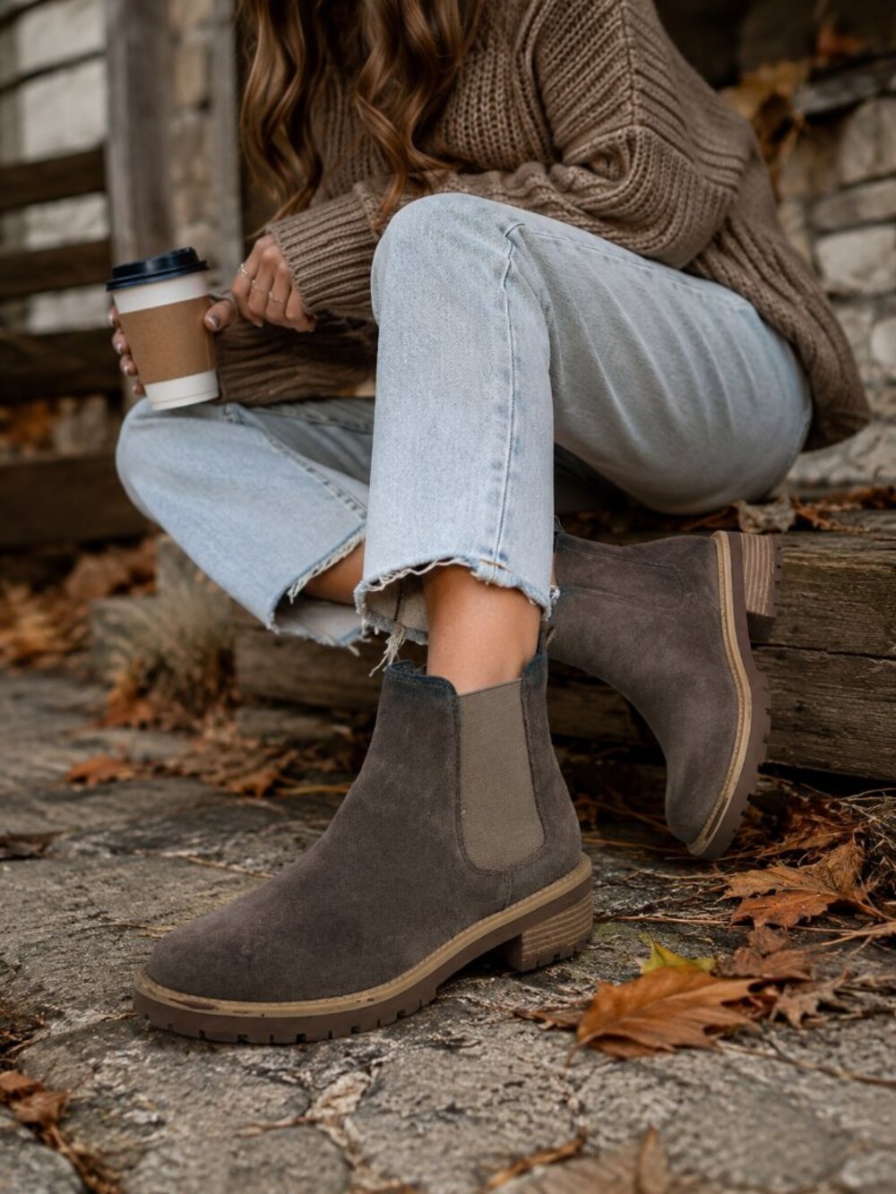 Blondo women’s size 8 waterproof Chelsea dark taupe suede pull on boots